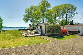 Waterfront Hood Canal Cottage: Steps to the Beach!