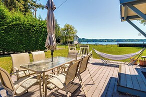 Waterfront Hood Canal Cottage: Steps to the Beach!
