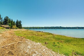 Waterfront Hood Canal Cottage: Steps to the Beach!