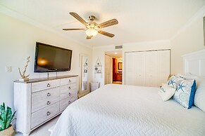 Sunny Fort Pierce Resort Condo w/ Beach Access!
