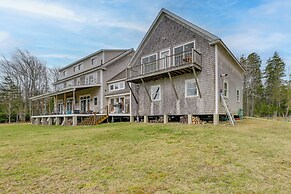 Waterfront Deer Isle Apartment w/ Fire Pit
