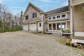 Waterfront Deer Isle Apartment w/ Fire Pit