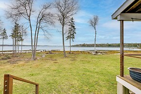 Waterfront Deer Isle Apartment w/ Fire Pit