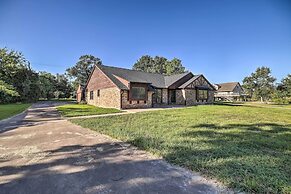 Spacious Seabrook Home w/ Patio: 1 Mi to Beach!