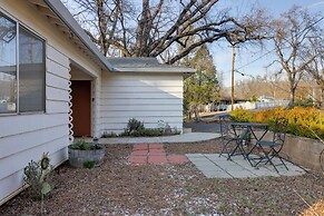 Walk to Downtown: Eclectic Murphys Home w/ Decks!
