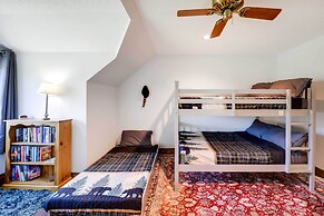 Deck, Grill & Mountain Views: Banner Elk Retreat!