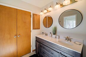 Deck, Grill & Mountain Views: Banner Elk Retreat!