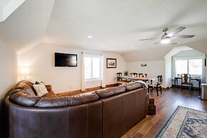 Deck, Grill & Mountain Views: Banner Elk Retreat!