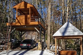 Highlands Cabin w/ Forest Views < 4 Mi to Cashiers