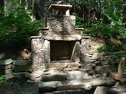 Highlands Cabin w/ Forest Views < 4 Mi to Cashiers