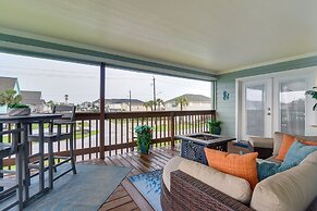 Galveston Getaway w/ Hot Tub: Near Beach!
