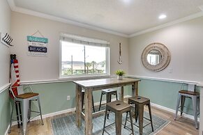 Galveston Getaway w/ Hot Tub: Near Beach!