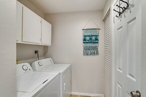 Galveston Getaway w/ Hot Tub: Near Beach!