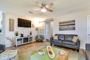 Galveston Getaway w/ Hot Tub: Near Beach!