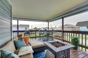 Galveston Getaway w/ Hot Tub: Near Beach!