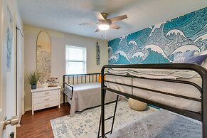 Galveston Getaway w/ Hot Tub: Near Beach!