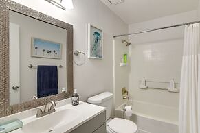 Galveston Getaway w/ Hot Tub: Near Beach!