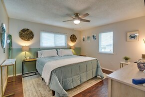 Galveston Getaway w/ Hot Tub: Near Beach!