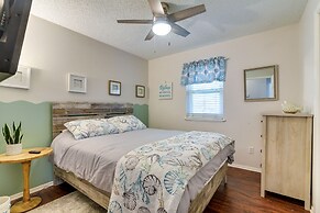 Galveston Getaway w/ Hot Tub: Near Beach!