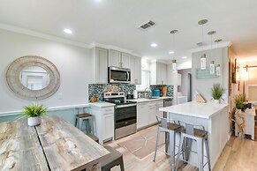 Galveston Getaway w/ Hot Tub: Near Beach!