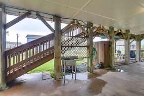 Galveston Getaway w/ Hot Tub: Near Beach!