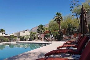 Tucson Townhome: 11 Mi to Dtwn - Long-term Stays!