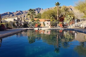 Tucson Townhome: 11 Mi to Dtwn - Long-term Stays!