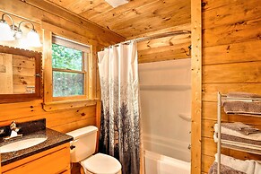 Charming Murphy Cabin w/ Porch - Near Hiking!