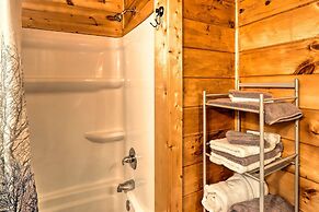 Charming Murphy Cabin w/ Porch - Near Hiking!