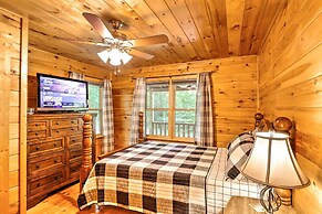 Charming Murphy Cabin w/ Porch - Near Hiking!