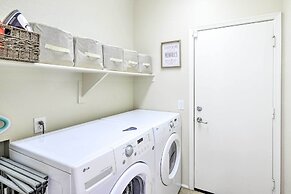 Near Lone Tree Golf Club: Gem w/ Pool & Fire Pit