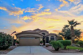 Near Lone Tree Golf Club: Gem w/ Pool & Fire Pit