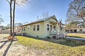 Charming Country Cottage, Walk to Main Street!
