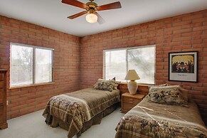 Tucson Home - Hiking Trail Access On-site!