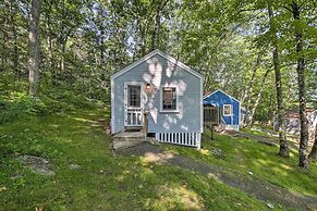 Lush Edgecomb Studio Cottage w/ Fire Table!