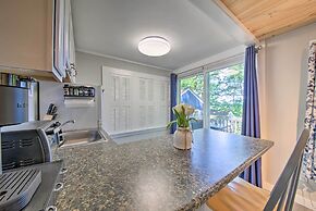 Lush Edgecomb Studio Cottage w/ Fire Table!