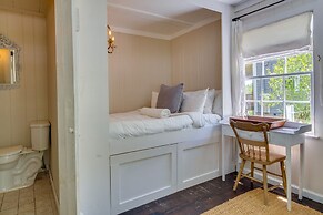 Charming Home < 2 Mi to Downtown Hendersonville!