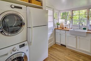 Charming Home < 2 Mi to Downtown Hendersonville!