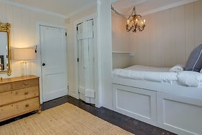 Charming Home < 2 Mi to Downtown Hendersonville!