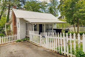 Charming Home < 2 Mi to Downtown Hendersonville!