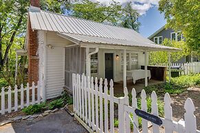 Charming Home < 2 Mi to Downtown Hendersonville!