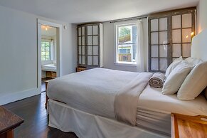 Charming Home < 2 Mi to Downtown Hendersonville!