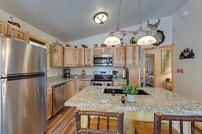 Tree-lined Murphy Cabin w/ Private Hot Tub!