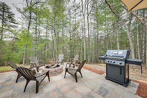 Scenic Murphy Cabin w/ Hot Tub, Fire Pit & Views