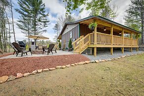 Scenic Murphy Cabin w/ Hot Tub, Fire Pit & Views
