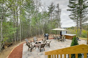 Scenic Murphy Cabin w/ Hot Tub, Fire Pit & Views