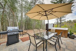 Scenic Murphy Cabin w/ Hot Tub, Fire Pit & Views