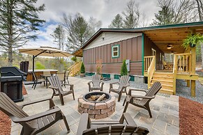 Scenic Murphy Cabin w/ Hot Tub, Fire Pit & Views