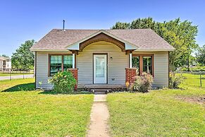 Centrally Located Lawton Home: Dogs Welcome!