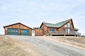 Family-friendly Troy Getaway With Furnished Deck!